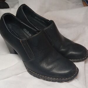 Born black women's heels size 6.5